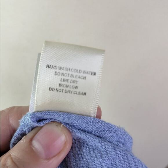 ONETHELAND Blue Off Shoulder Key Hole Back Embroidered Shoulder Top Small - Picture 9 of 9